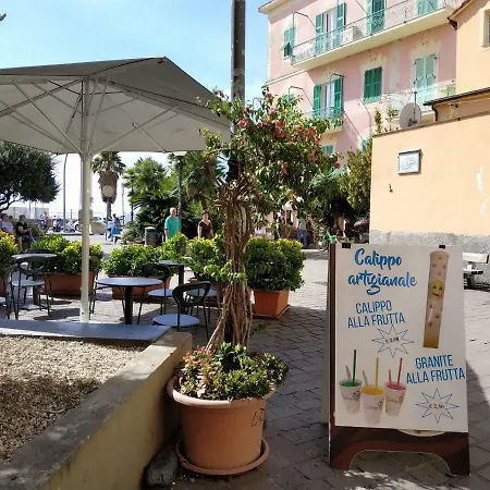 Holiday Near The Sea In Cogoleto